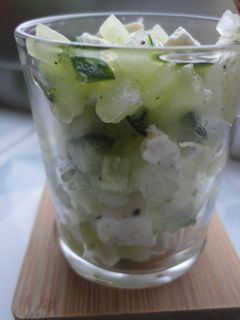 Una foto de Tártaro de feta con trocitos de pepino