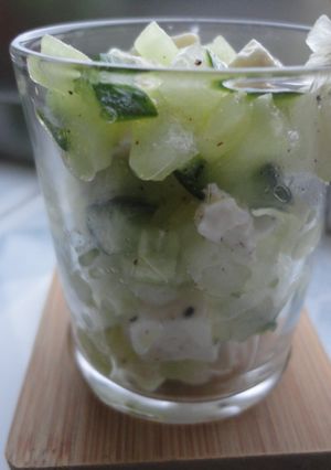 Una foto de Tártaro de feta con trocitos de pepino