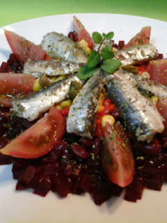 Una foto de Ensalada de alubias rojas y sardinitas