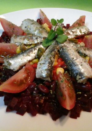 Una foto de Ensalada de alubias rojas y sardinitas