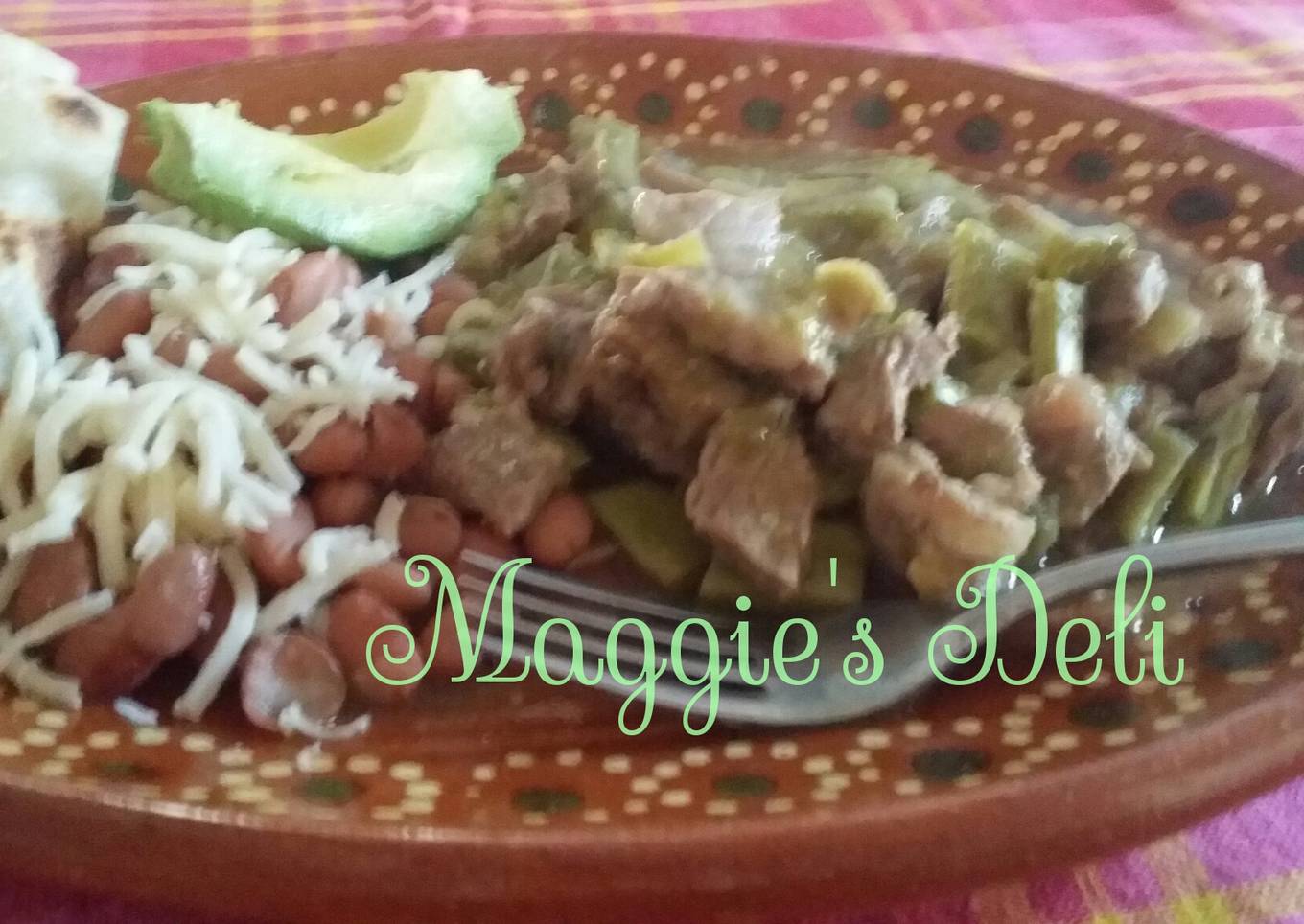 Bistec con nopales en salsa verde
