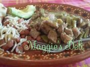 Una foto de bistec con nopales
