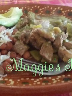 Una foto de Bistec con nopales en salsa verde