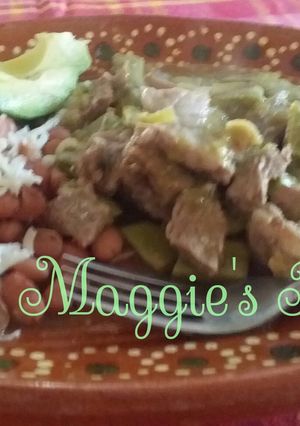 Una foto de Bistec con nopales en salsa verde