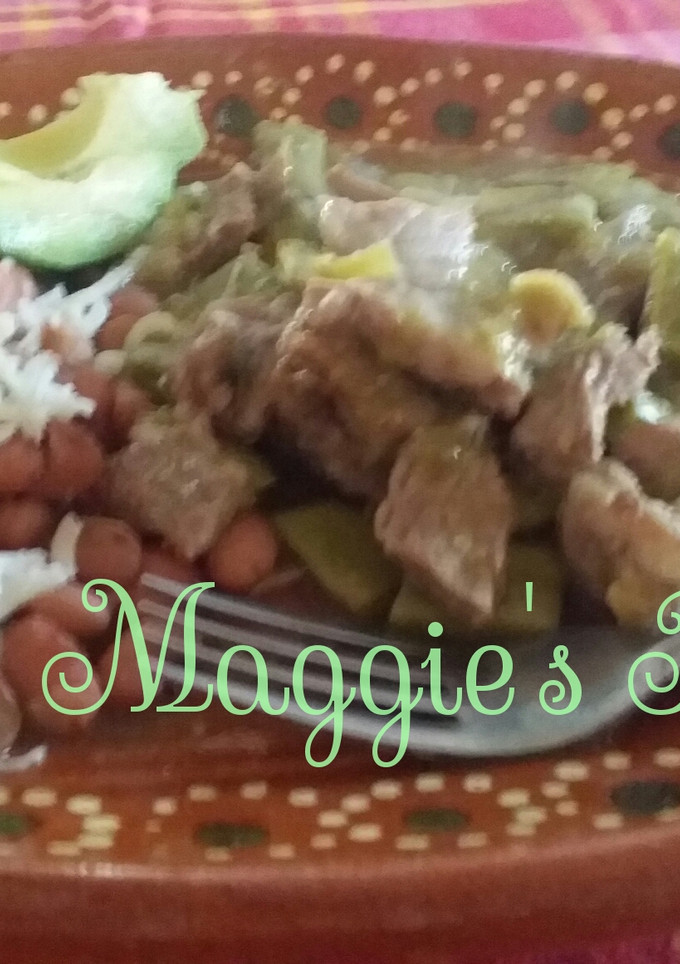 Una foto de Bistec con nopales en salsa verde