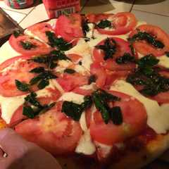 A picture of Pizza napolitana casera.