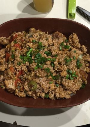 Una foto de Carne reciclada en cama de Papas