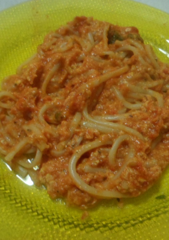 Una foto de Tallarines con salsa con huevo