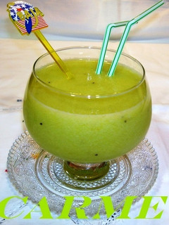 Una foto de Batido de melón y kiwi al cava