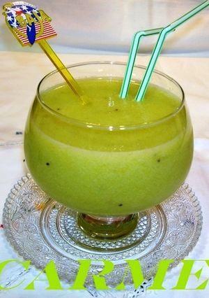 Una foto de Batido de melón y kiwi al cava
