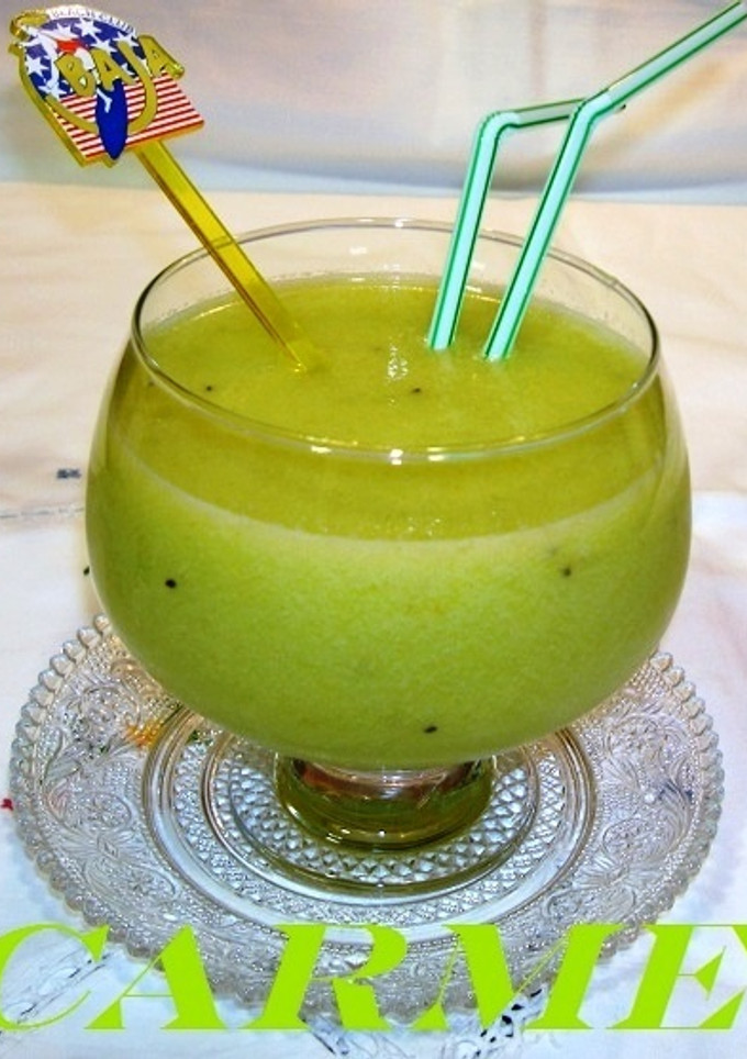 Una foto de Batido de melón y kiwi al cava