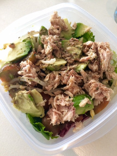 Una foto de Ensalada completa para llevar