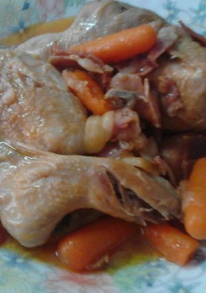 Una foto de Codornices con jamón y verduras al vino Cartojal