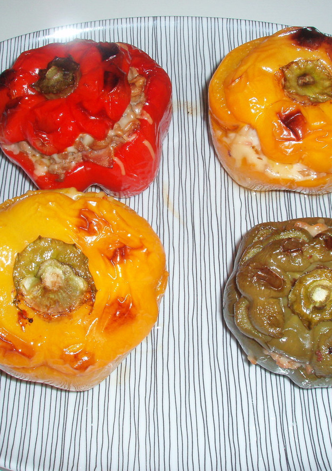 Una foto de Pimientos rellenos de carne y bacon