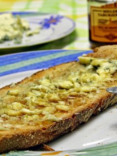 Una foto de Tosta de queso azul y miel
