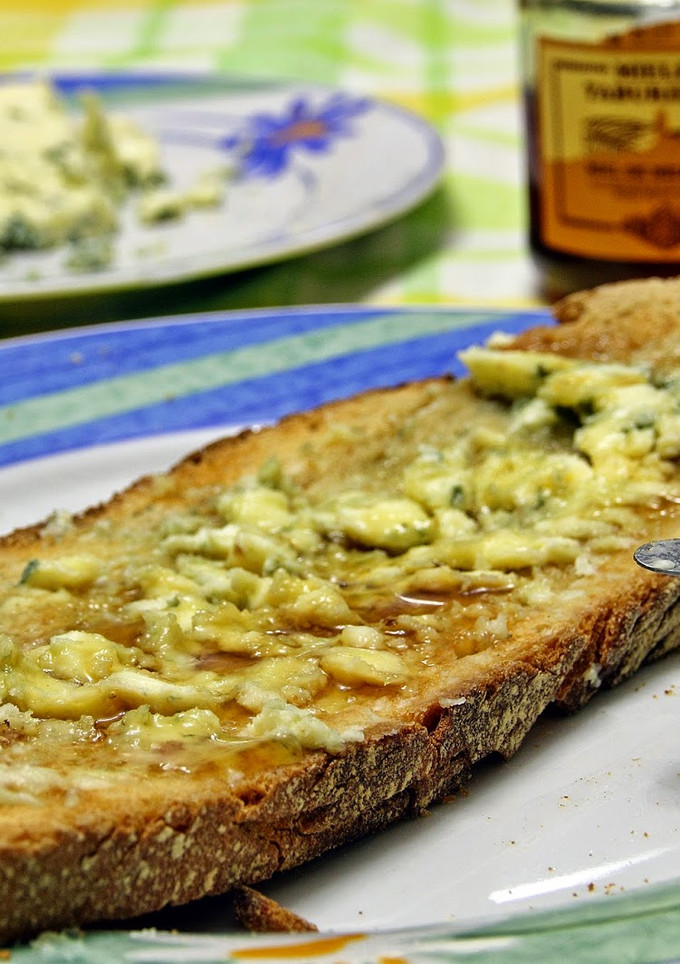 Una foto de Tosta de queso azul y miel