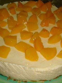 Una foto de Torta mousse de duraznos (light)