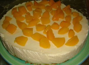 Una foto de Torta mousse de duraznos (light)