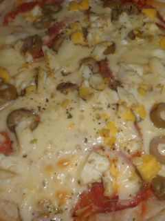 Una foto de Pizza a la napolitana con masa de tarta