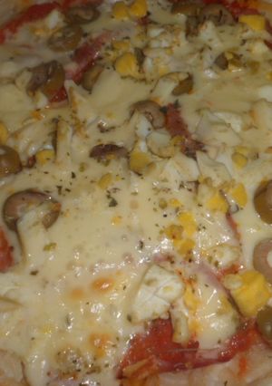 Una foto de Pizza a la napolitana con masa de tarta
