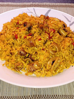 Una foto de Paella express de calamares
