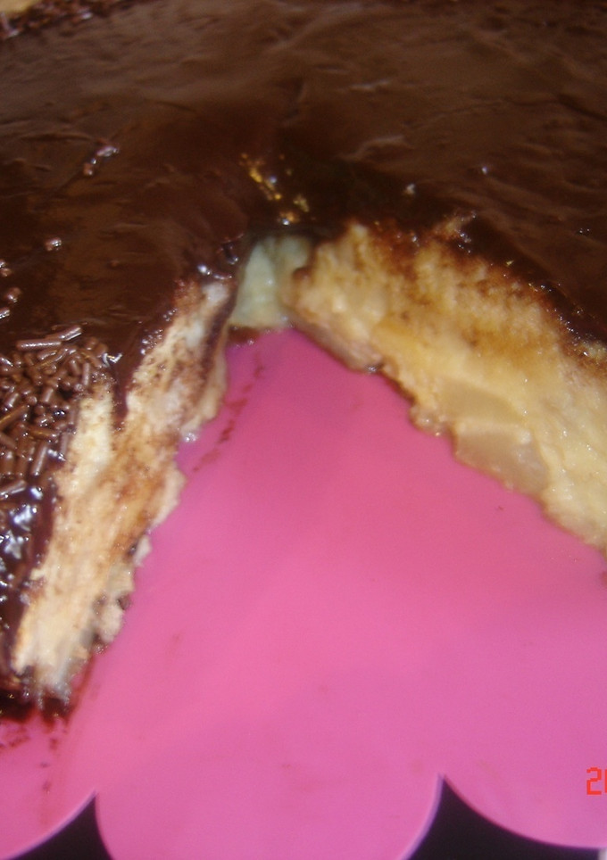 Una foto de Pastel de peras con cobertura de chocolate