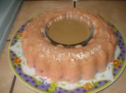 Una foto de flan de fresa