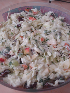 Una foto de Ensalada Completa con repollo