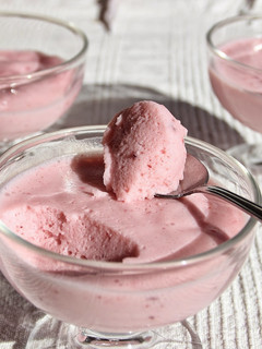 Una foto de Mousse de fresa