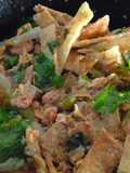 Chilaquiles verdes de salmón