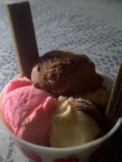 Una foto de Helado de ananá con yogur