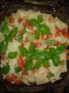 Una foto de Ravioles de ricota a la keka (con salsa fría)