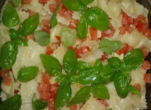 Una foto de Ravioles de ricota a la keka (con salsa fría)