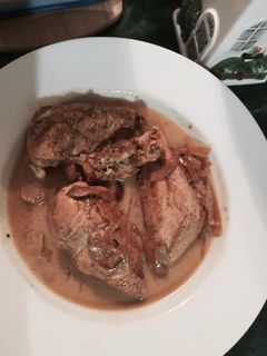 Una foto de Pechuga de pollo con setas en olla rápida