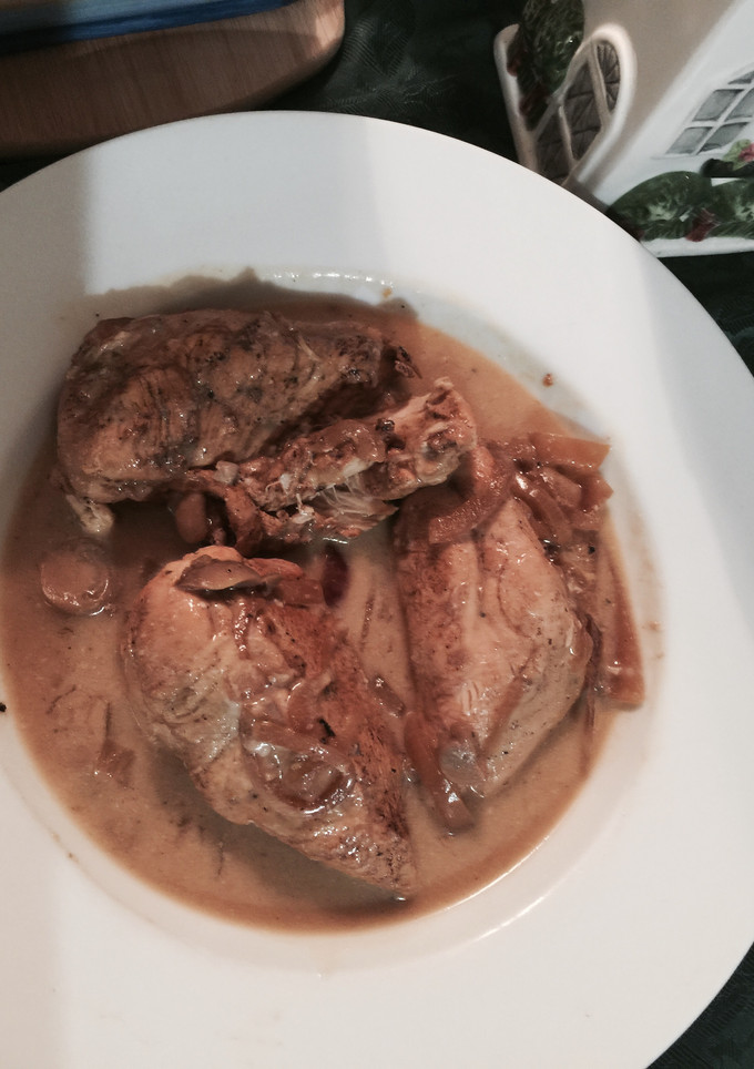 Una foto de Pechuga de pollo con setas en olla rápida