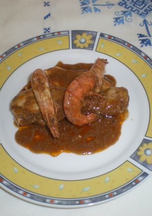 Una foto de Pollo con gambas o cigalas