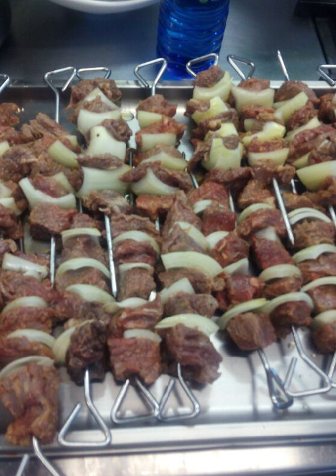Una foto de Pinchos morunos