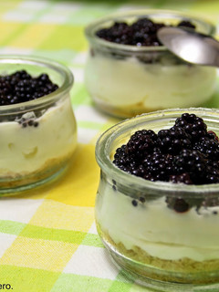 Foto principal de Vasitos de crema de queso con moras