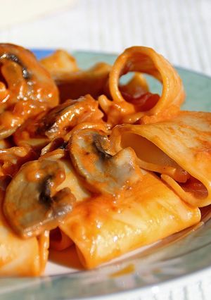 Una foto de Paccheri con champiñones (Paccheri ai funghi) 