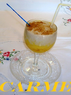 Una foto de Batido cremoso de mango y plátano