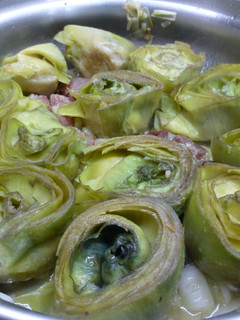 Una foto de Alcachofas frescas con jamón ibérico