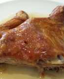 Cordero asado con salsa de ajo y perejil