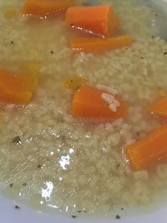 Una foto de Caldo de verduras en olla exprés