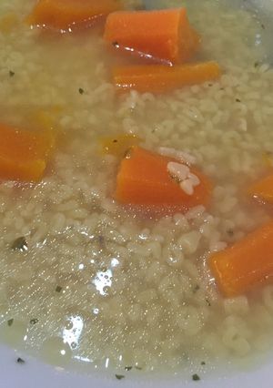 Una foto de Caldo de verduras en olla exprés 