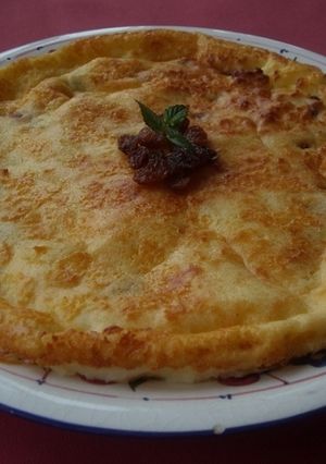 Una foto de Tarta de queso de Burgos, pasas y ron