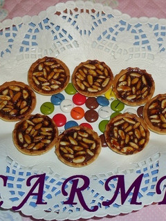 Una foto de Tartaletas de chocolate y piñones
