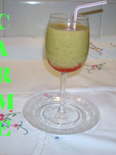Una foto de Batido de frutas con grosella