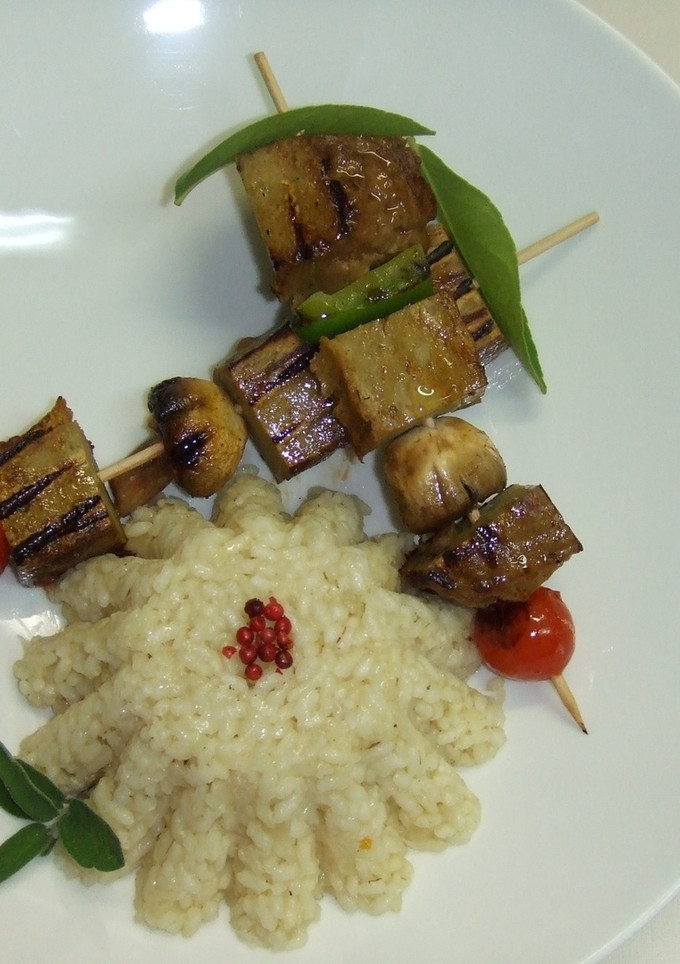 Una foto de Brochetas de pollo maceradas
