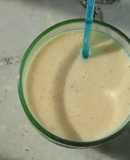 Smoothie tropical con un toque de nuez