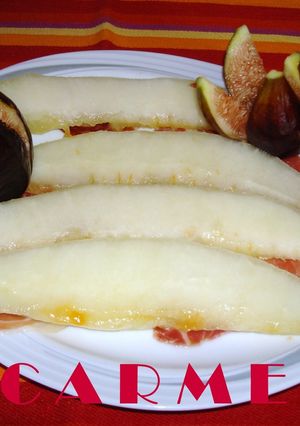 Una foto de Jamón curado con frutas